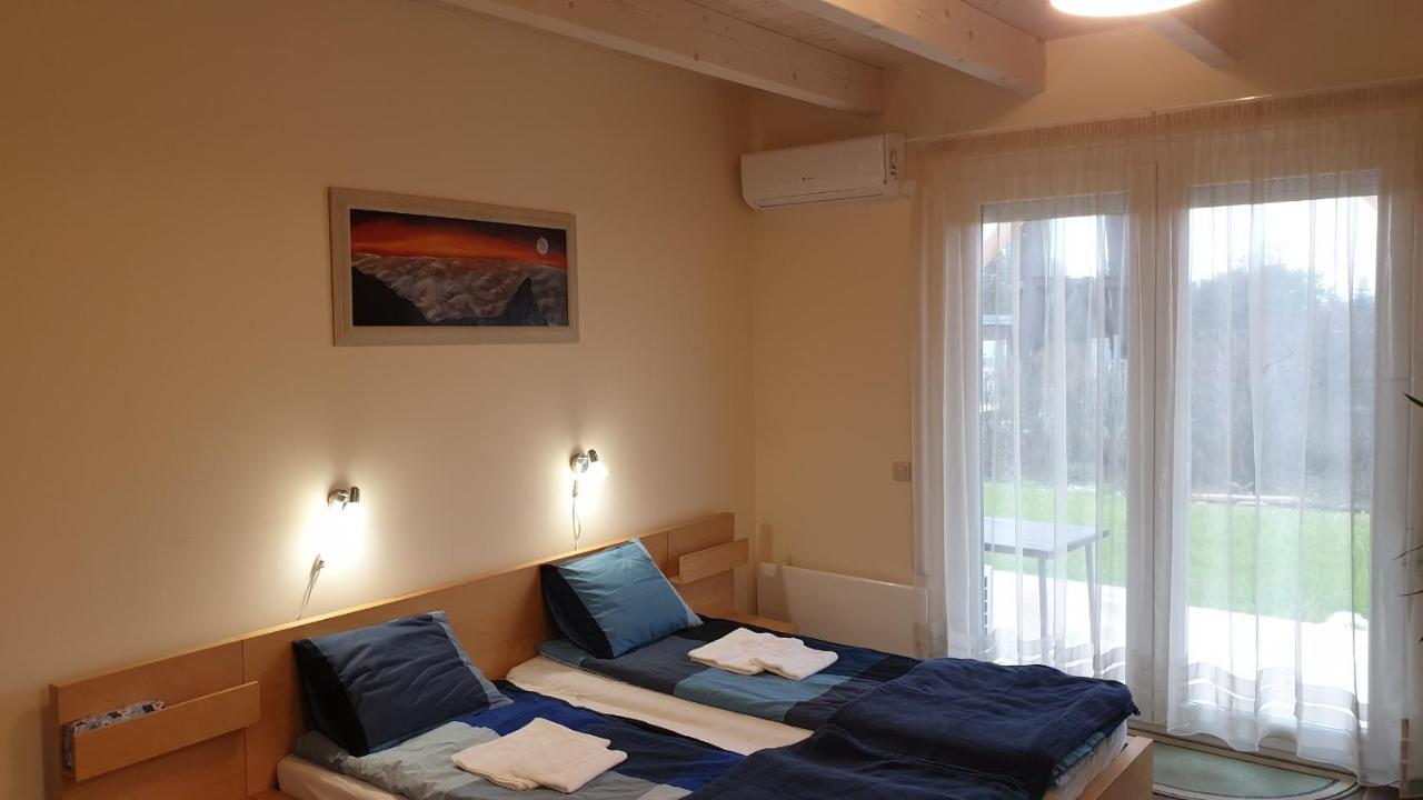 Buzavirag Apartmanhaz บาลาโตนาคาลิ ภายนอก รูปภาพ